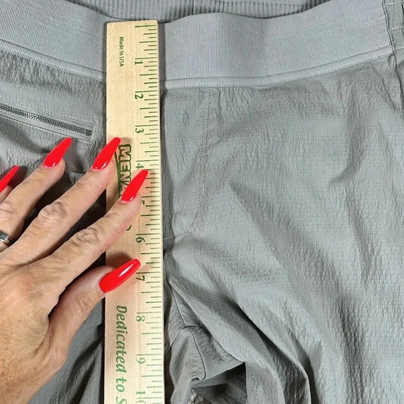 Athleta Mod Trekkie Crop Woven Pull On Pants Gray Casual Walking Travel Fit Sz 2 - Picture 8 of 11